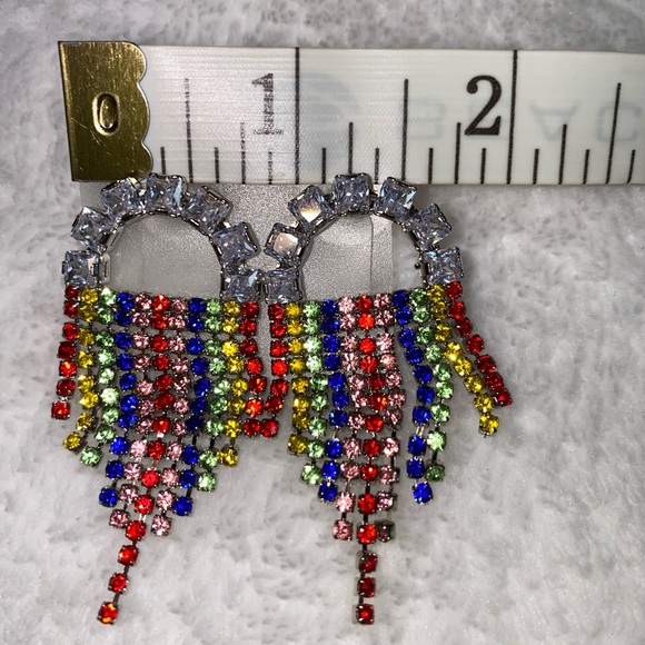 1 pair of earrings
fancy custom multicolor rhinestones - Picture 3 of 4